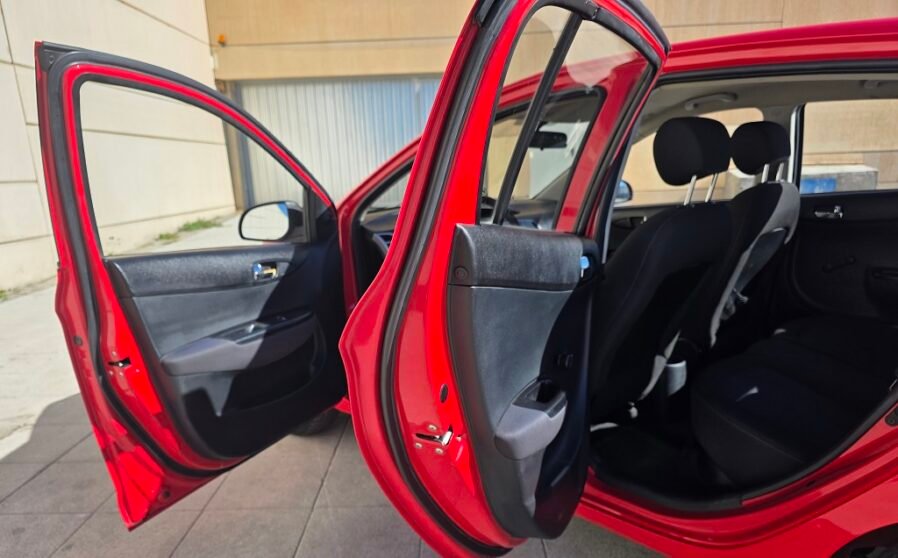 Hyundai i20 1.2 Classic77cv 5p (4)