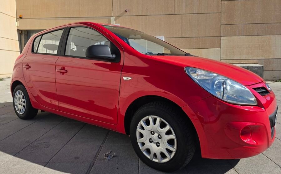 Hyundai i20 1.2 Classic77cv 5p (8)