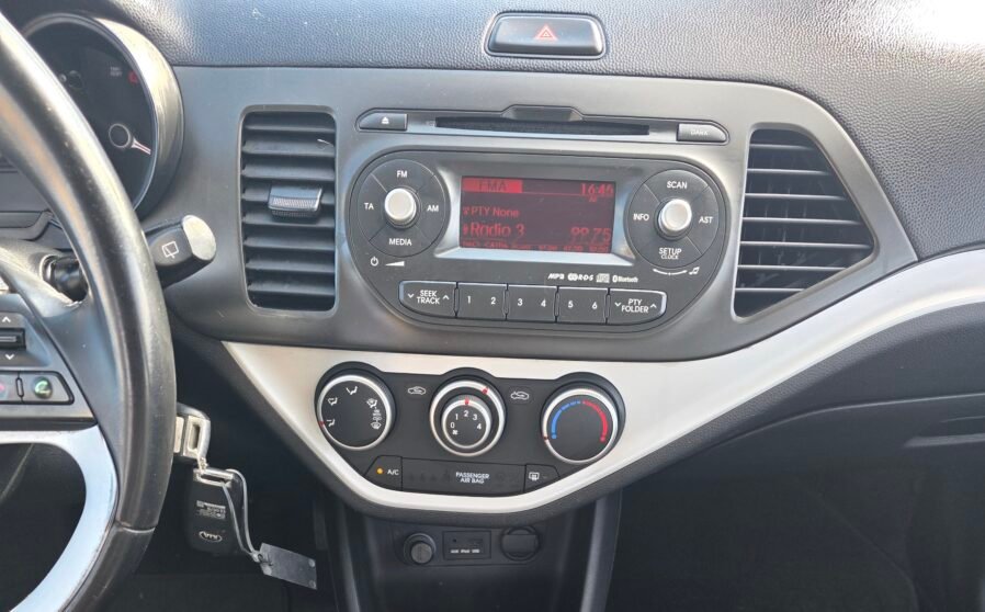 Kia Picanto 1.0 Concept 70cv 5p (9)