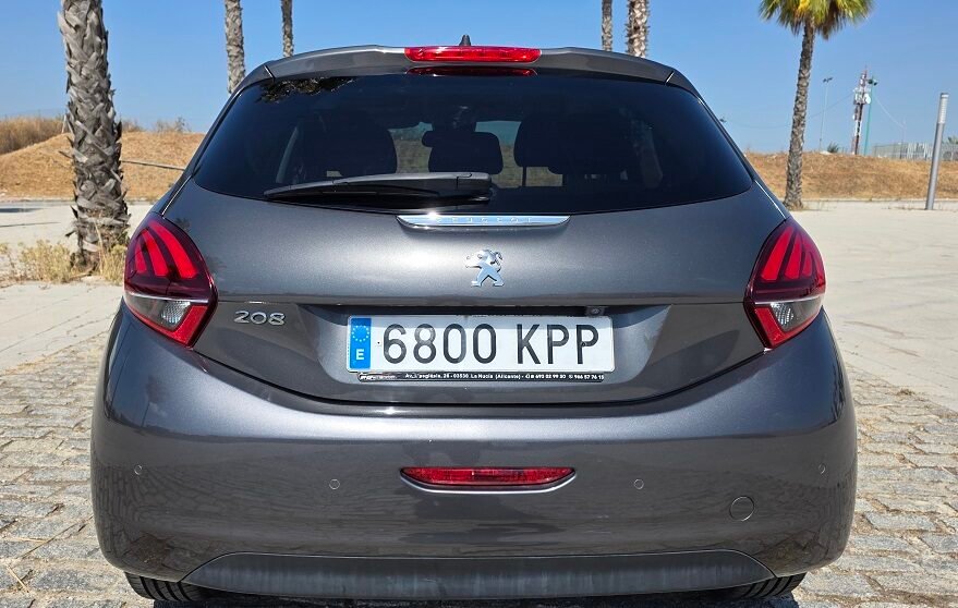Peugeot 208 1.2 PureTech Tech Edition (1)