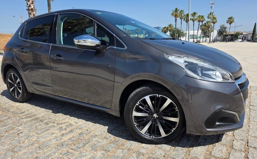 Peugeot 208 1.2 PureTech Tech Edition (10)