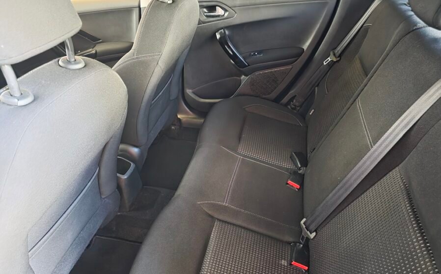 Peugeot 208 1.2 PureTech Tech Edition (13)