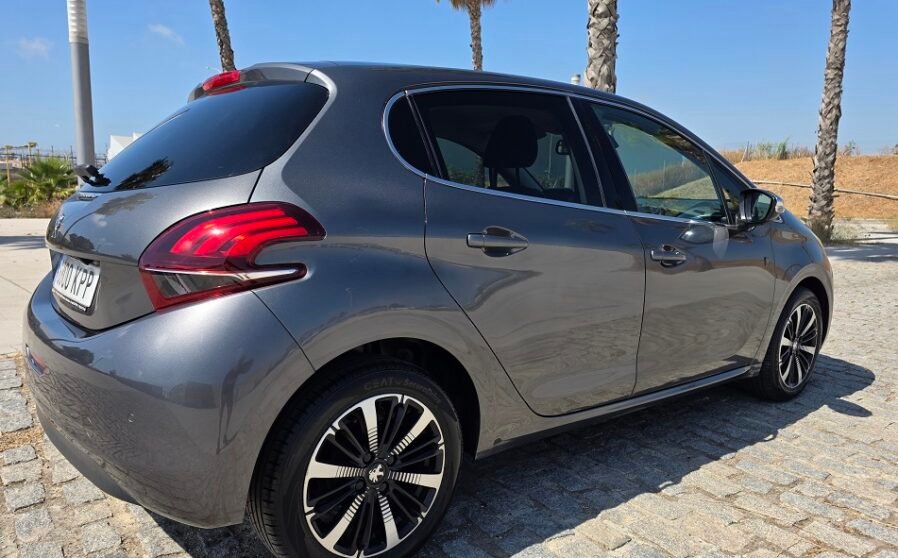 Peugeot 208 1.2 PureTech Tech Edition (2)