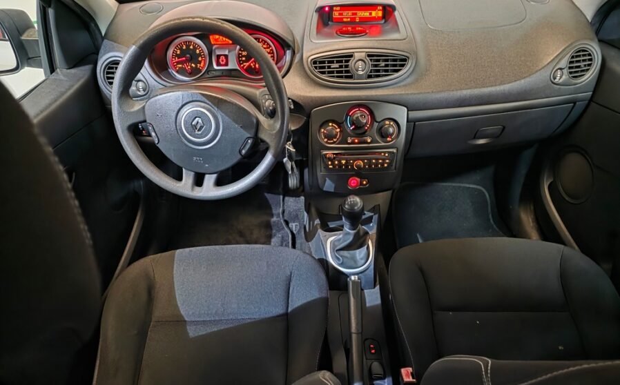 Renault Clio 1.2 Authentique 75cv 5p (13)