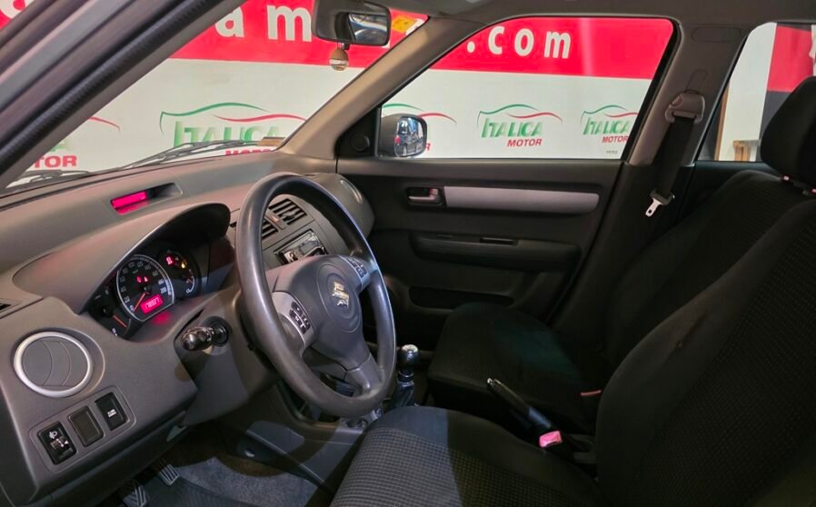 Suzuki Swift 1.3 GL 5p 93cv (11)