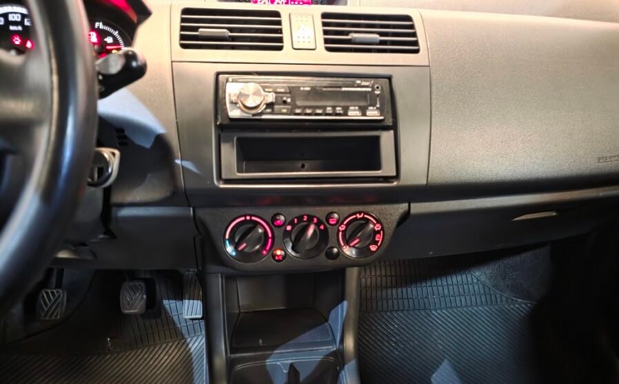 Suzuki Swift 1.3 GL 5p 93cv (14)